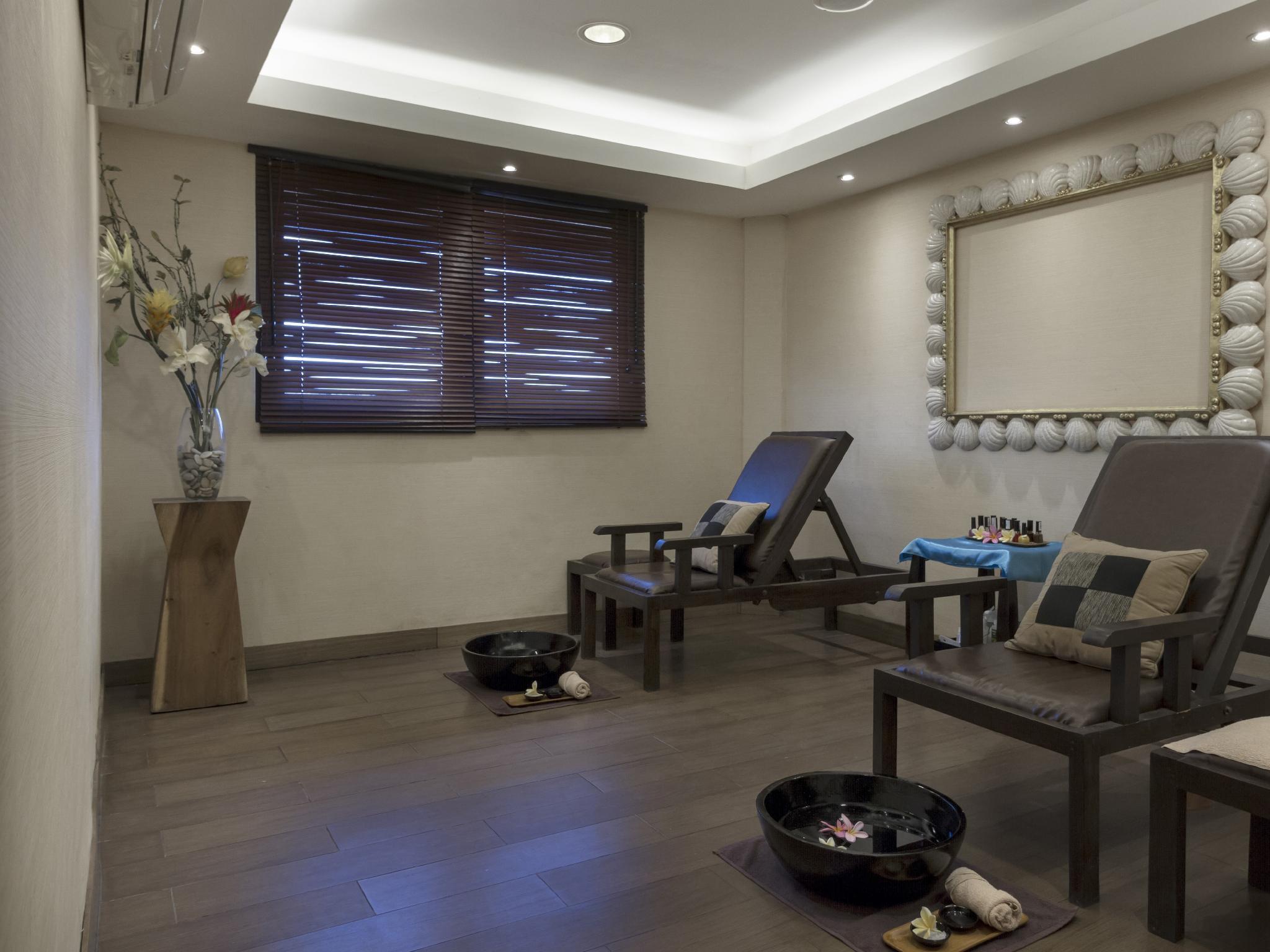 Отель Ramada By Wyndham Bali Sunset Road Kuta Семиньяк Экстерьер фото