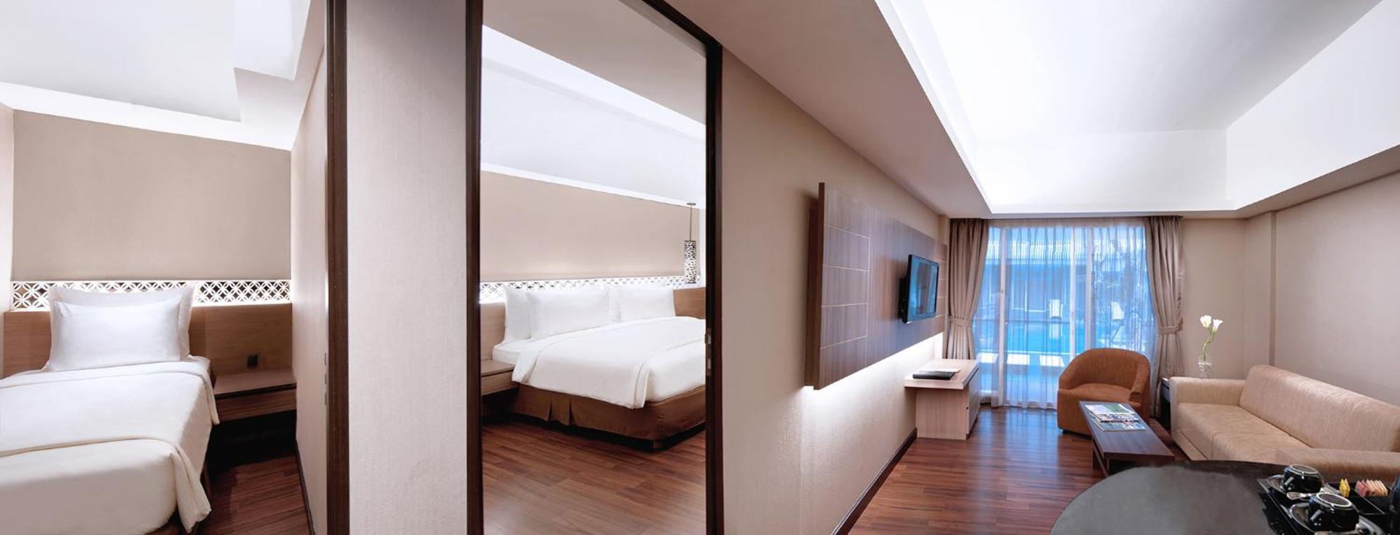 Отель Ramada By Wyndham Bali Sunset Road Kuta Семиньяк Экстерьер фото