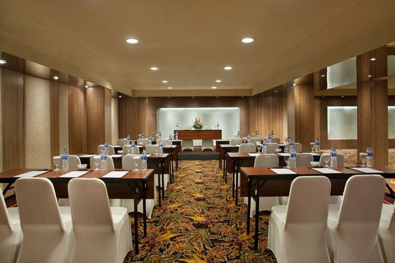 Отель Ramada By Wyndham Bali Sunset Road Kuta Семиньяк Экстерьер фото