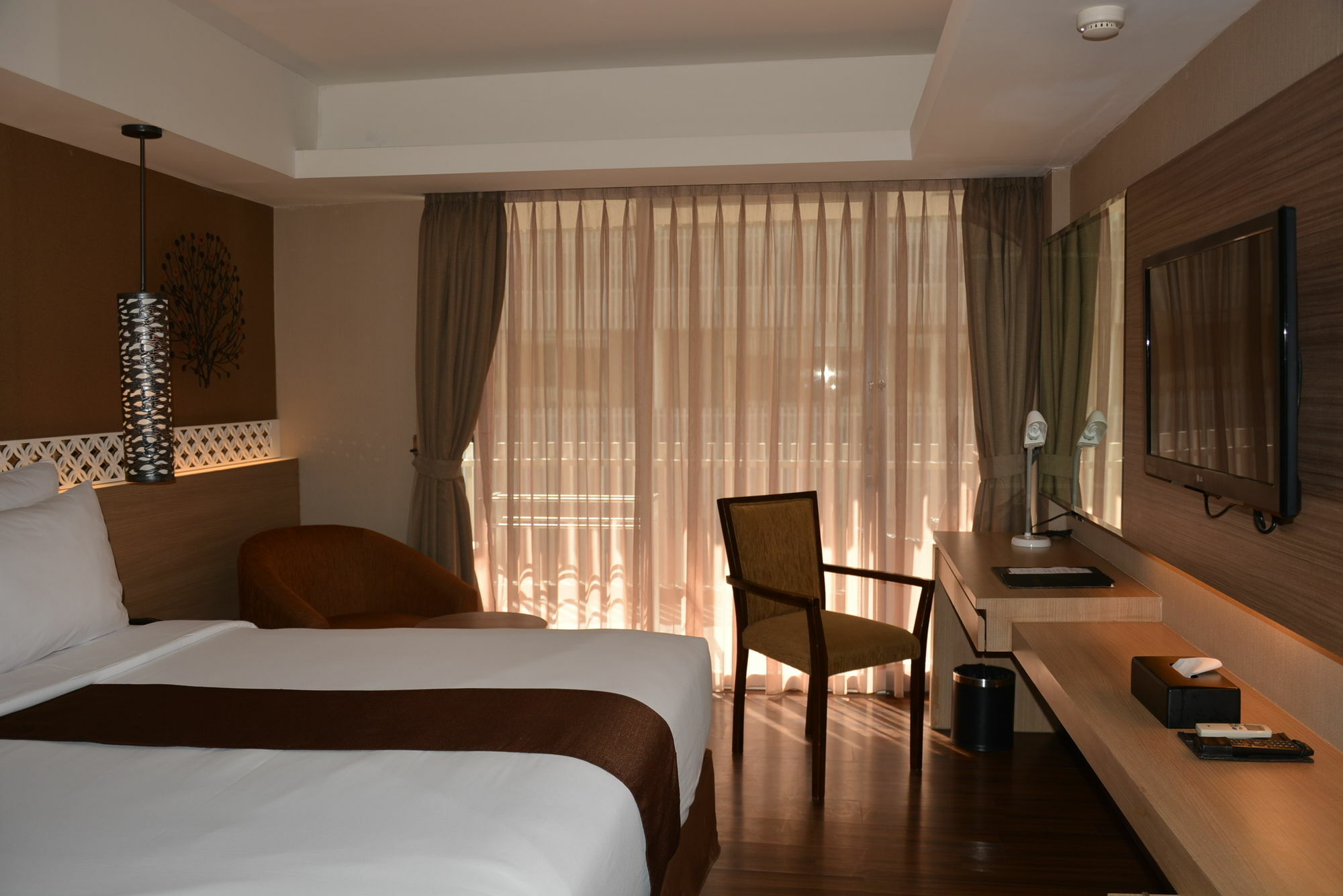 Отель Ramada By Wyndham Bali Sunset Road Kuta Семиньяк Экстерьер фото