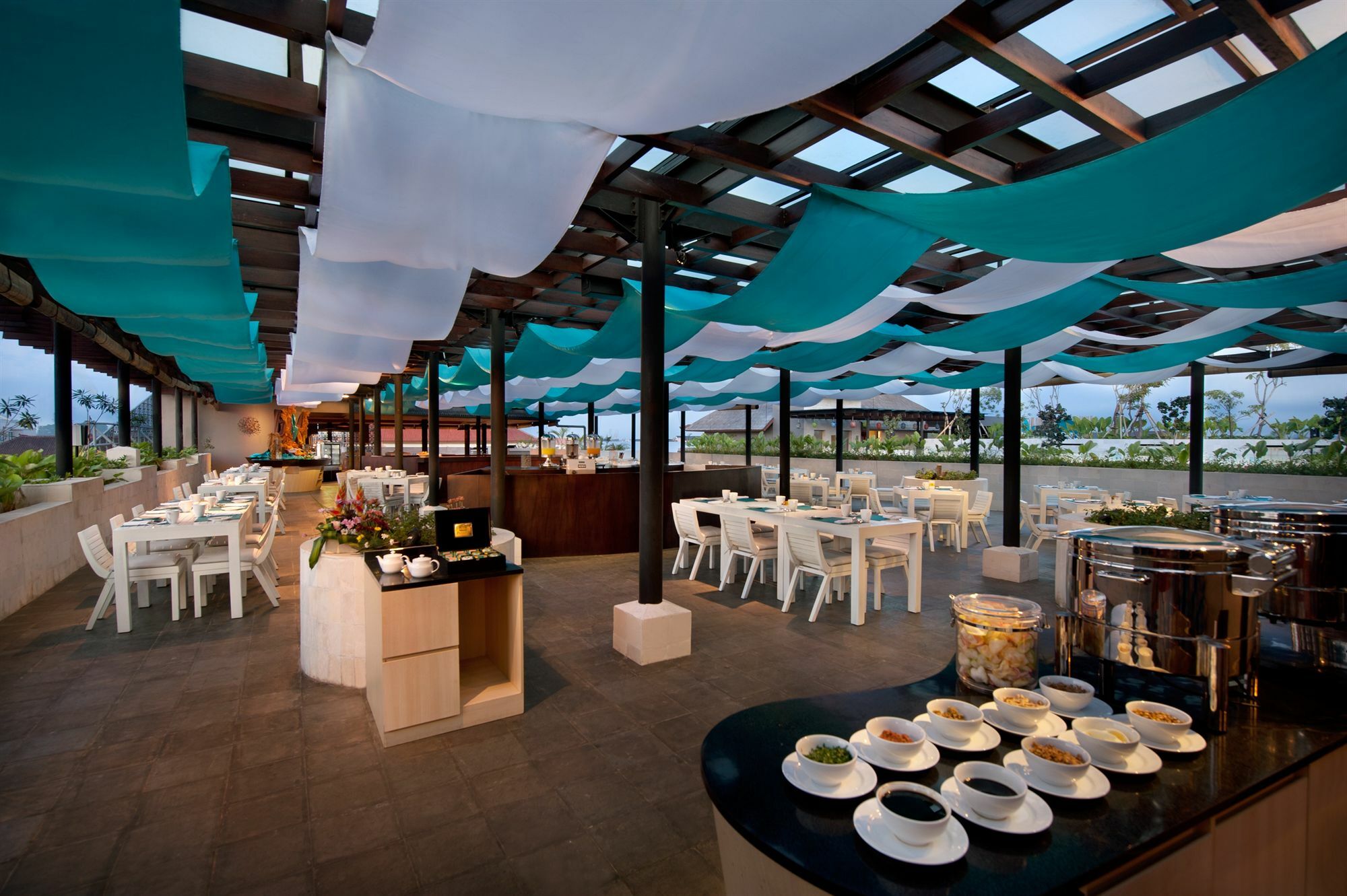 Отель Ramada By Wyndham Bali Sunset Road Kuta Семиньяк Экстерьер фото