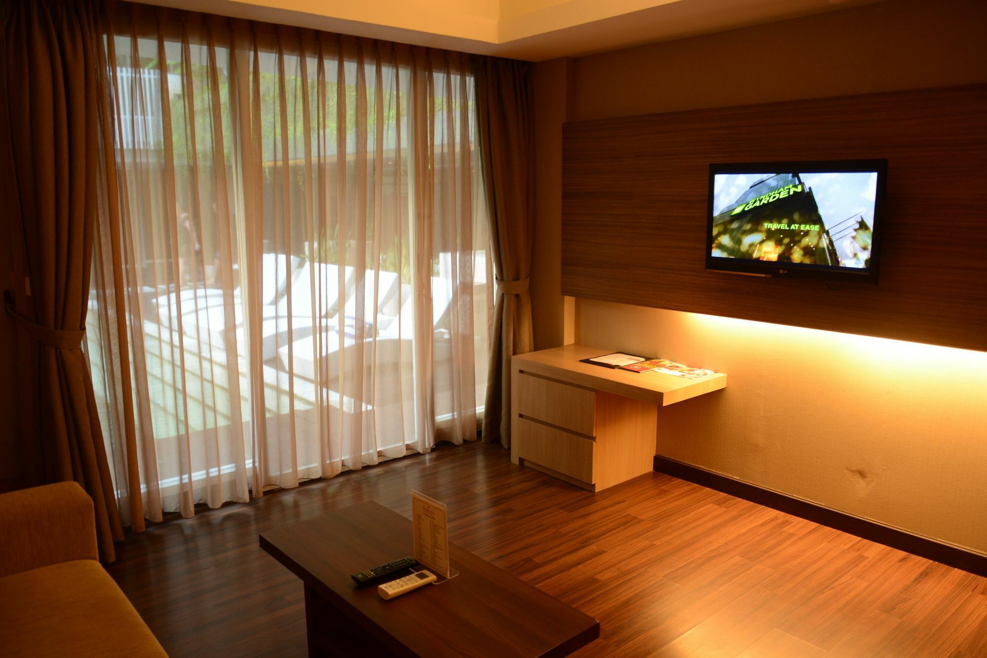 Отель Ramada By Wyndham Bali Sunset Road Kuta Семиньяк Экстерьер фото